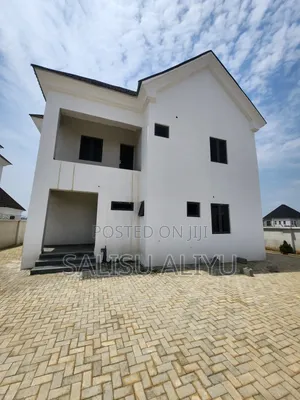 5bdrm Duplex in Nnpc Estate Life for sale