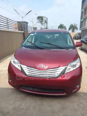 Toyota Sienna LE 7-Passenger 4dr Minivan AWD (3.5L 6cyl 6A) 2015