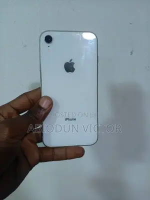 Apple iPhone XR 64 GB White
