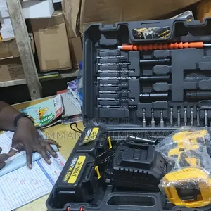 DeWalt Screw Machine With Set of Tools