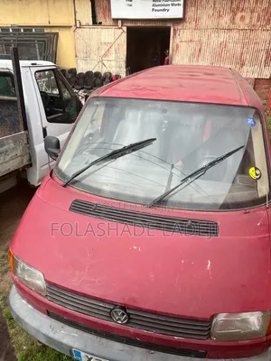 Volkswagen Transporter 2000 Red