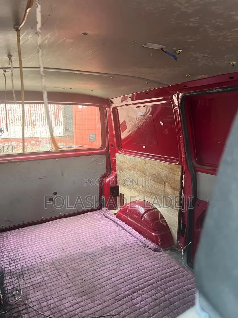Volkswagen Transporter 2000 Red