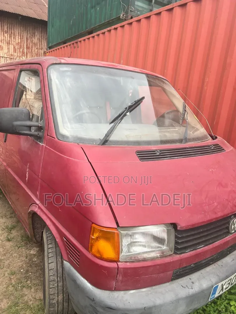 Volkswagen Transporter 2000 Red