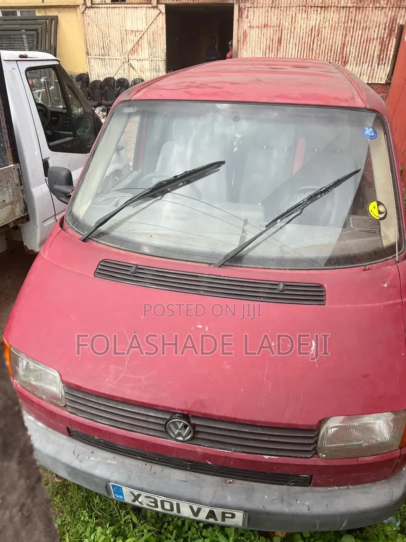 Volkswagen Transporter 2000 Red