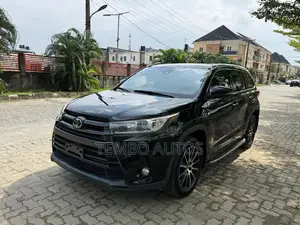 Toyota Highlander SE 4x2 V6 (3.5L 6cyl 8A) 2017 Black