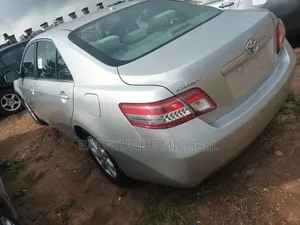 Toyota Camry LE 4dr Sedan (2.5L 4cyl 6A) 2011 Silver
