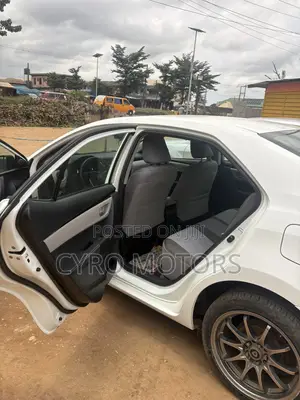 Toyota Corolla LE 4dr Sedan (1.8L 4cyl CVT) 2017 White