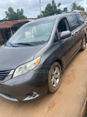 Fairly Used in Perfect Condition Toyota Sienna Car for Sale,