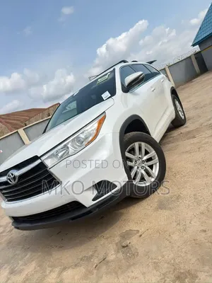 Toyota Highlander LE 4dr SUV (3.5L 6cyl 6A) 2015 White