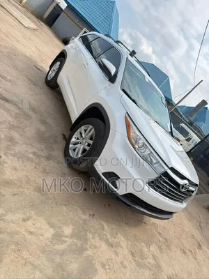 Toyota Highlander LE 4dr SUV (3.5L 6cyl 6A) 2015 White