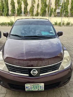 Nissan Versa 1.8 S Hatchback 2007 Brown
