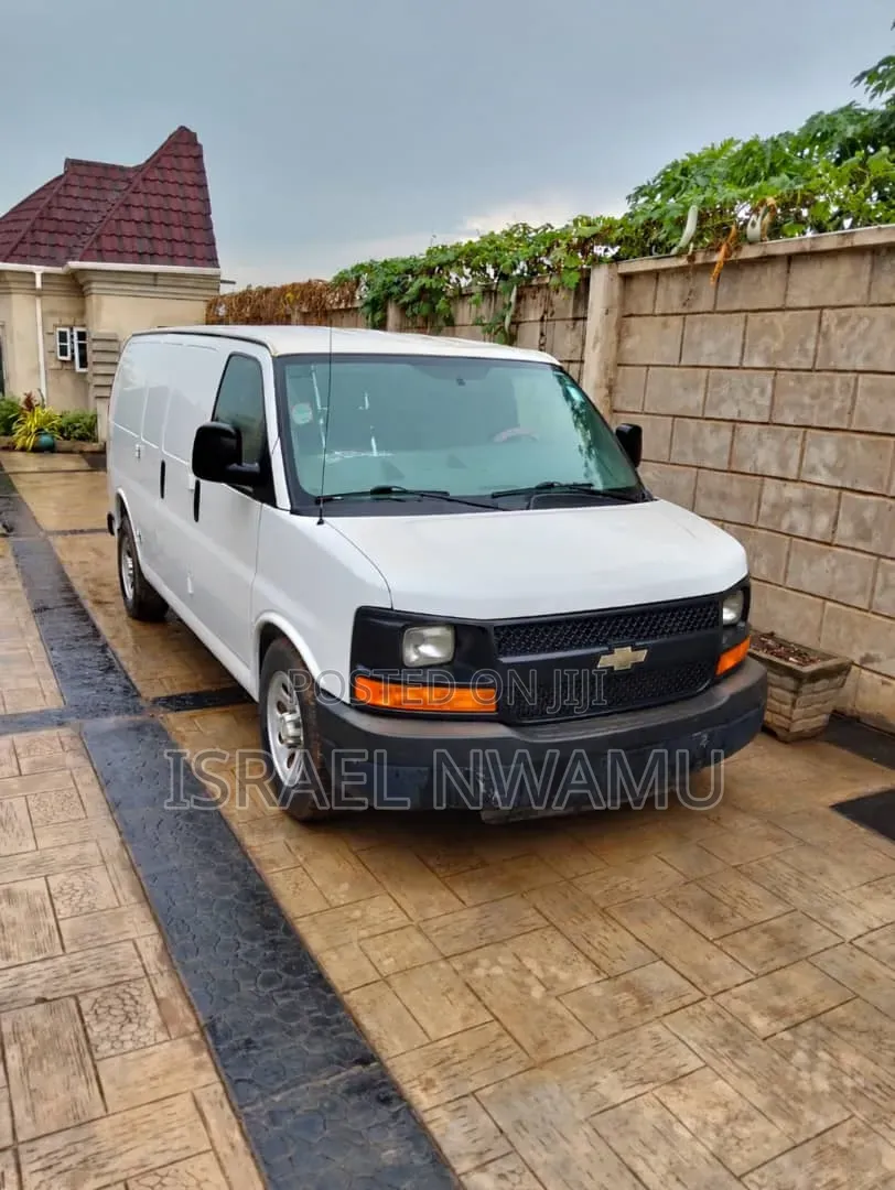 Chevrolet 3500 2013 White