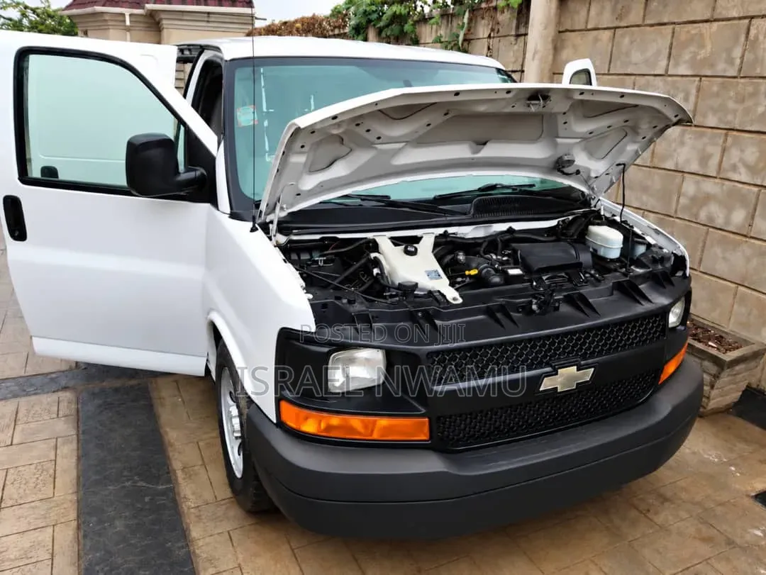 Chevrolet 3500 2013 White