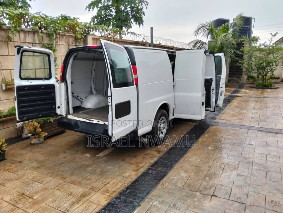 Chevrolet 3500 2013 White