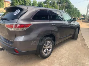 Toyota Highlander LE 4x2 (2.7L 4cyl 6A) 2016 Gray