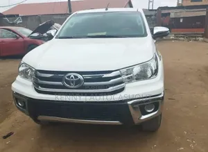 Toyota Hilux Revo Double Cab Petrol 2.7 AWD 2019 White