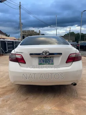 Toyota Camry LE 4dr Sedan (2.5L 4cyl 6AM) 2010 White