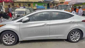 Hyundai Elantra Limited Sedan FWD (1.8L 4cyl 6A) 2016 Silver