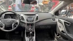 Hyundai Elantra Limited Sedan FWD (1.8L 4cyl 6A) 2016 Silver