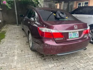 Honda Accord Touring V-6 4dr Sedan (3.5L 6cyl 6A) 2015 Red