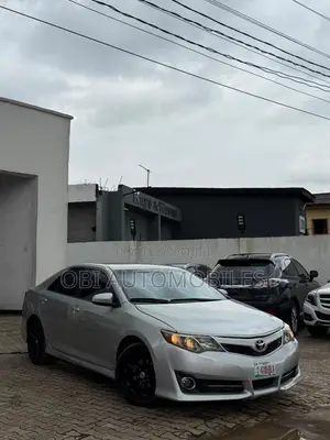 Toyota Camry SE 4dr Sedan (2.5L 4cyl 6A) 2014 Silver