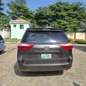 Toyota Sienna 2015 Gray