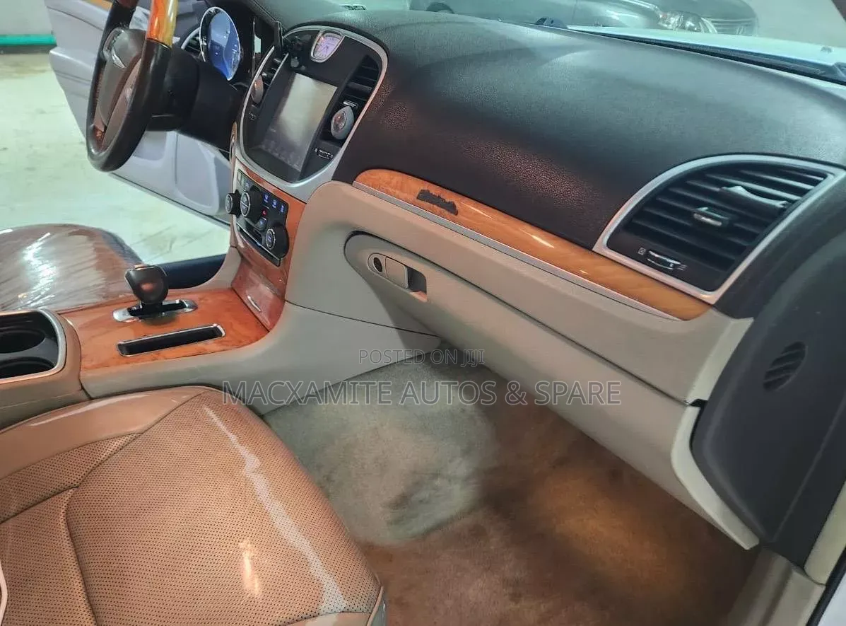 Chrysler 300C 2014 White
