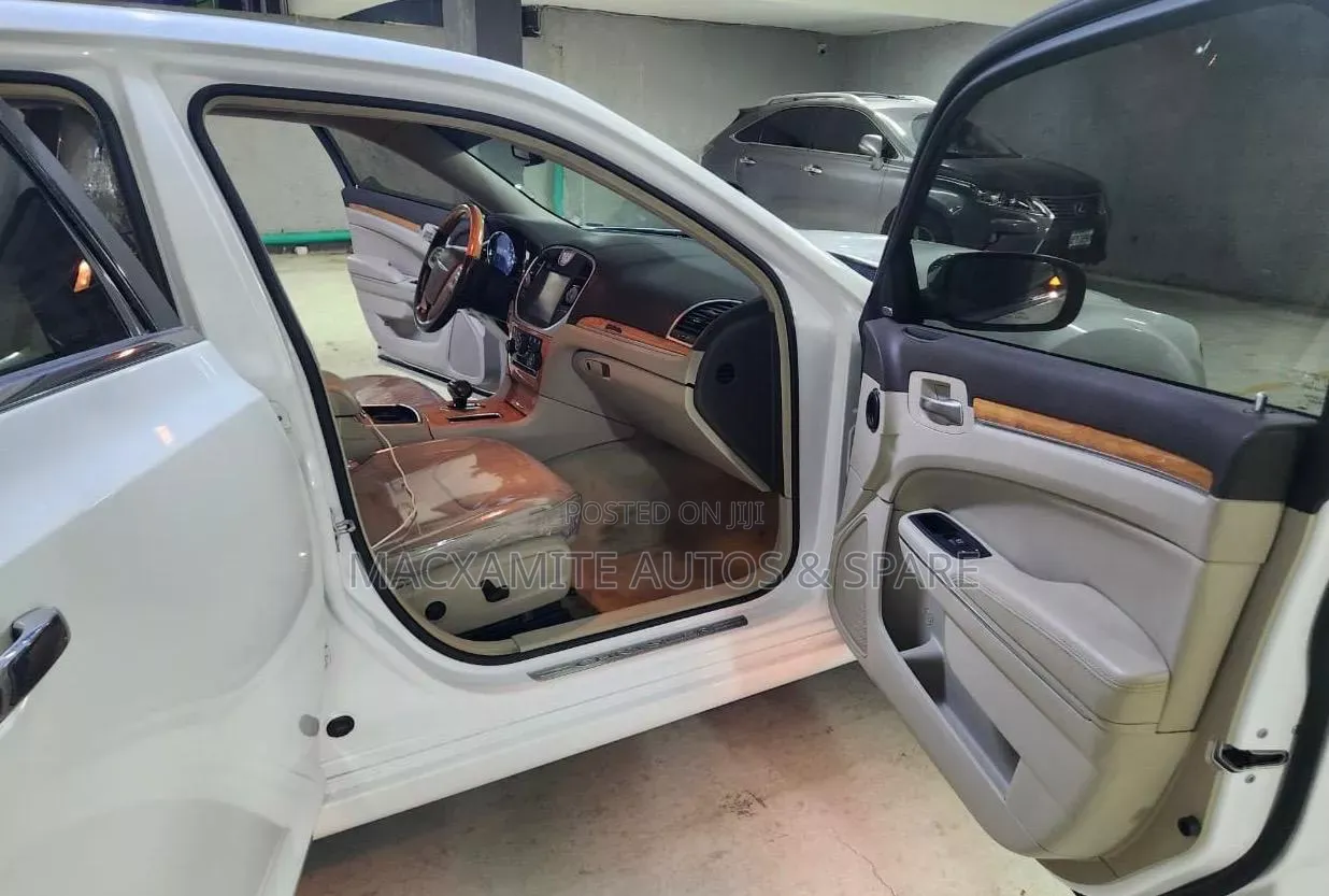Chrysler 300C 2014 White