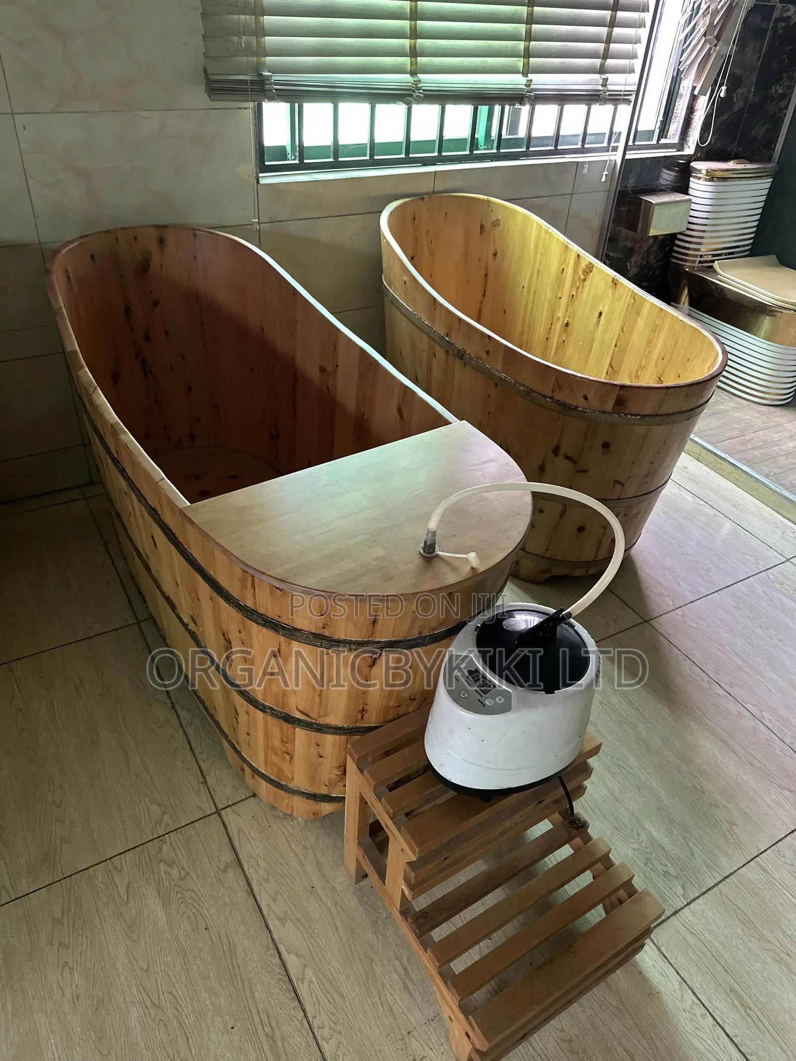 Bathtubs - Wooden Japanese-Style Soaking Bathtubs