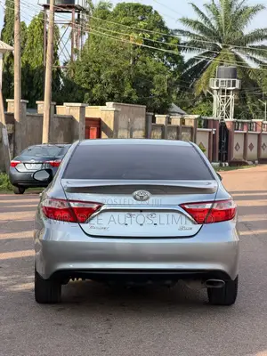 Toyota Camry 2016 Silver