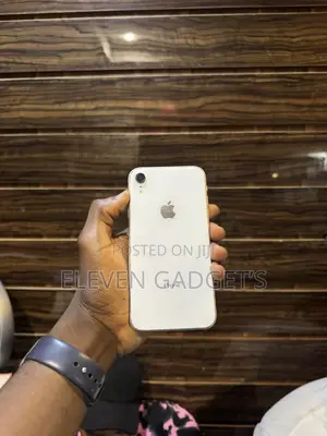 Apple iPhone XR 64 GB White