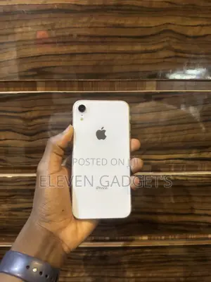Apple iPhone XR 64 GB White