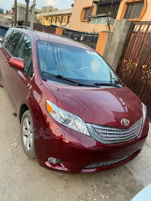 Toyota Sienna 2012 Red