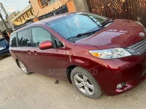 Toyota Sienna 2012 Red