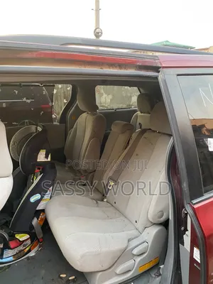 Toyota Sienna 2012 Red