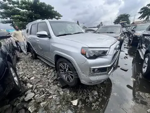 Toyota 4-Runner Limited 4dr SUV 4WD (4.0L 6cyl 5A) 2015 Silver