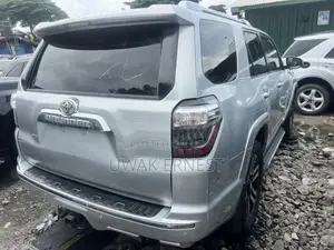 Toyota 4-Runner Limited 4dr SUV 4WD (4.0L 6cyl 5A) 2015 Silver