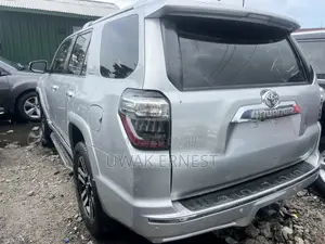 Toyota 4-Runner Limited 4dr SUV 4WD (4.0L 6cyl 5A) 2015 Silver