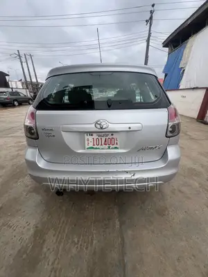 Toyota Matrix Hatchback FWD (1.8L 4cyl 5M) 2009 Silver