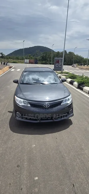 Toyota Camry SE 4dr Sedan (2.5L 4cyl 6A) 2013 Gray