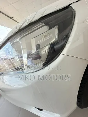 New Toyota Hilux 2025 White