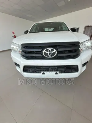 New Toyota Hilux 2025 White
