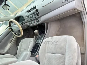 Toyota Camry LE 4dr Sedan (2.4L 4cyl 5M) 2003 Silver