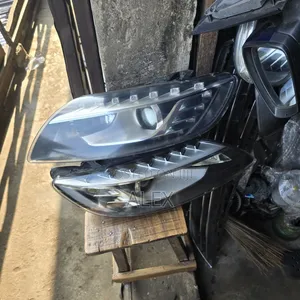 Head Light Audi Q7 2013
