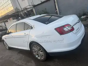 Ford Taurus Limited 2012 White