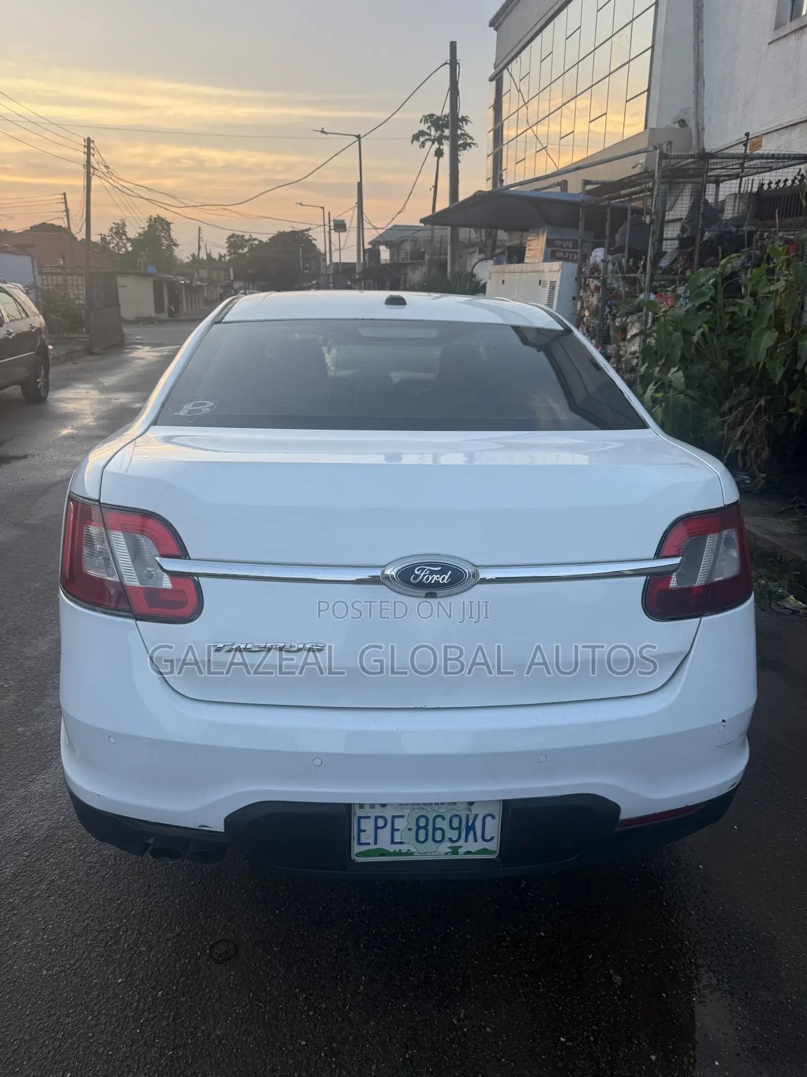 Ford Taurus Limited 2012 White