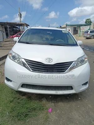 Toyota Sienna 2010 White