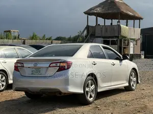 Toyota Camry SE Sport 4dr Sedan (2.5L 4cyl 6A) 2014 Silver