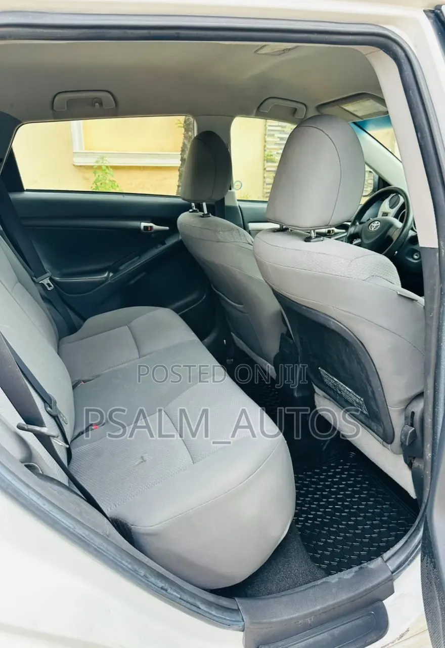 Toyota Matrix 2010 White