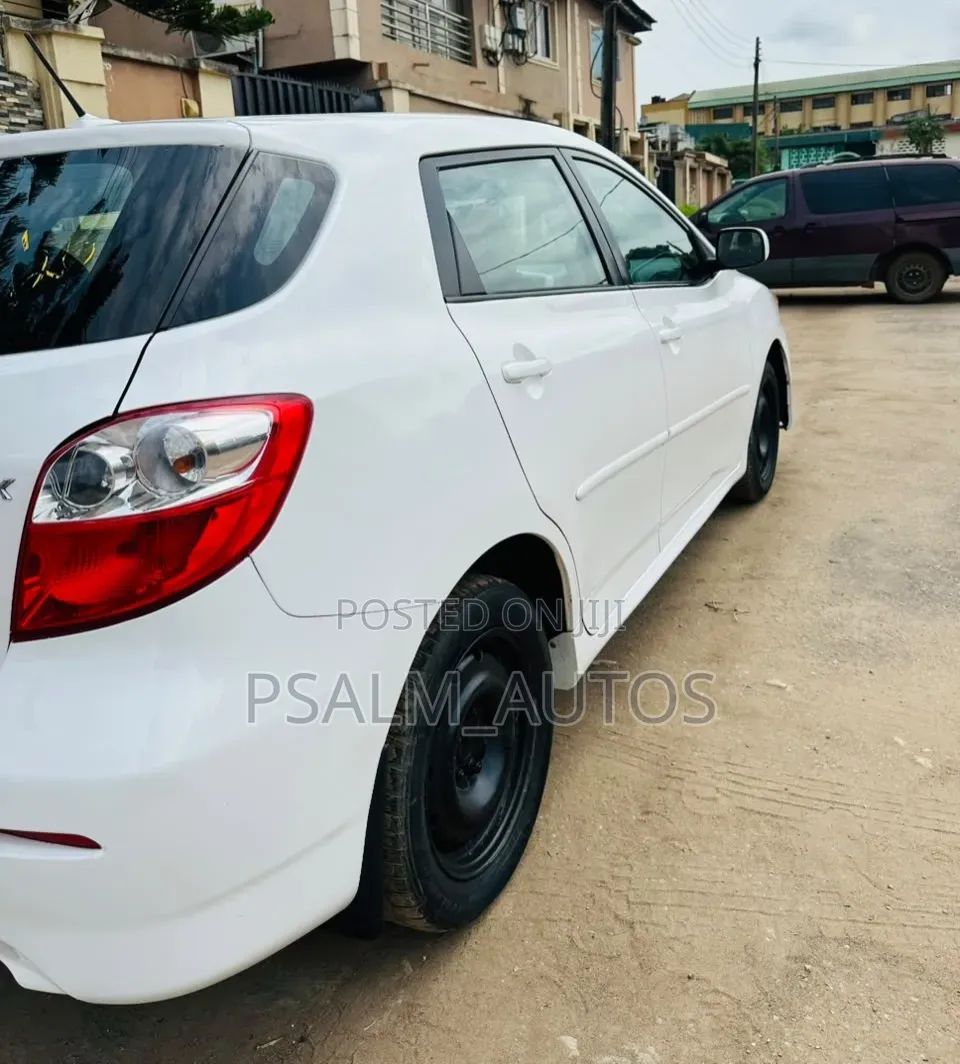 Toyota Matrix 2010 White